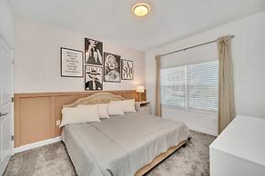 Amazing Story Lake Town Home With Pool 4 Bedroom Townhouse by RedAwnin