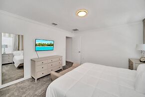 Amazing Story Lake Town Home With Pool 4 Bedroom Townhouse by RedAwnin