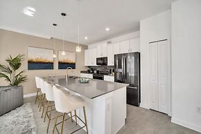 Amazing Story Lake Town Home With Pool 4 Bedroom Townhouse by RedAwnin