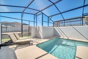 Amazing Story Lake Town Home With Pool 4 Bedroom Townhouse by RedAwnin