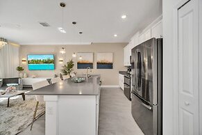 Amazing Story Lake Town Home With Pool 4 Bedroom Townhouse by RedAwnin