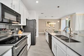 Amazing Story Lake Town Home With Pool 4 Bedroom Townhouse by RedAwnin