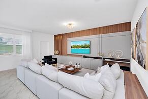 Ultimate7 Bedroom Champions 7 Villa by RedAwning