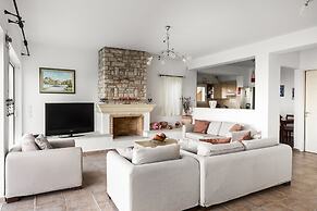 The Hillside Villas, Stunning Views & Private Pool