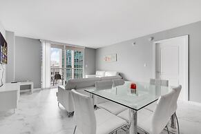 The Club at Brickell Bay Luxury Suites