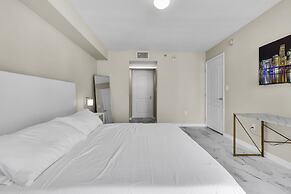 The Club at Brickell Bay Luxury Suites