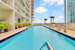 The Club at Brickell Bay Luxury Suites