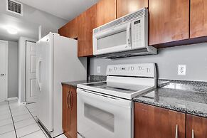 The Club at Brickell Bay Luxury Suites