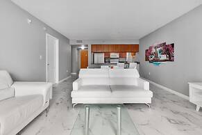 The Club at Brickell Bay Luxury Suites