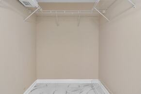 The Club at Brickell Bay Luxury Suites