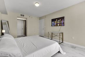 The Club at Brickell Bay Luxury Suites