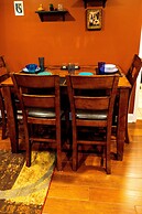 DTWN 2 Bed Condo with King Bed and Gym