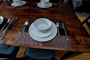 DTWN 2 Bed Condo with King Bed and Gym