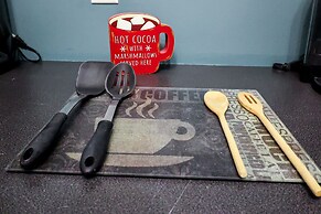 DTWN 2 Bed Condo with King Bed and Gym