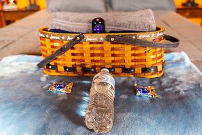 DTWN 2 Bed Condo with King Bed and Gym