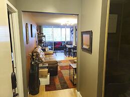 DTWN 2 Bed Condo with King Bed and Gym