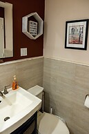 DTWN 2 Bed Condo with King Bed and Gym