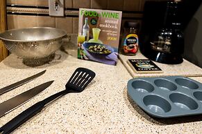 DTWN 2 Bed Condo with King Bed and Gym