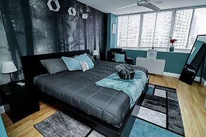 DTWN 2 Bed Condo with King Bed and Gym