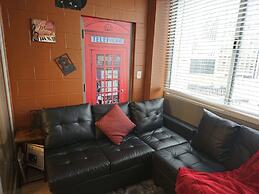 DTWN 2 Bed Condo with King Bed and Gym