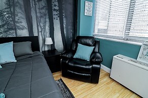 DTWN 2 Bed Condo with King Bed and Gym