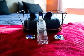 DTWN 2 Bed Condo with King Bed and Gym