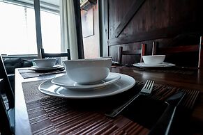 DTWN 2 Bed Condo with King Bed and Gym