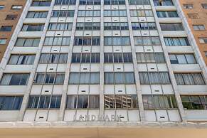 DTWN 2 Bed Condo with King Bed and Gym