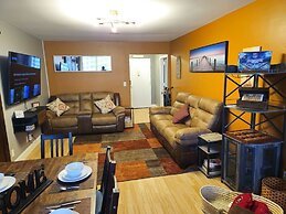 DTWN 2 Bed Condo with King Bed and Gym