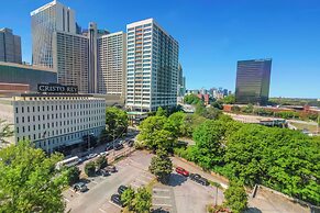 DTWN 2 Bed Condo with King Bed and Gym