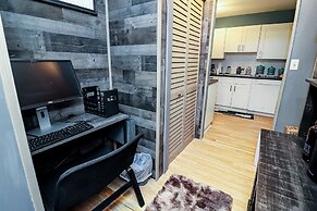 DTWN 2 Bed Condo with King Bed and Gym