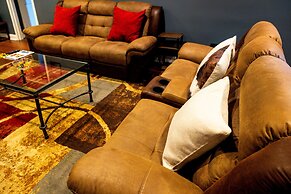 DTWN 2 Bed Condo with King Bed and Gym