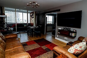 DTWN 2 Bed Condo with King Bed and Gym