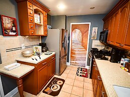 DTWN 2 Bed Condo with King Bed and Gym