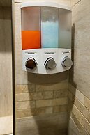 DTWN 2 Bed Condo with King Bed and Gym