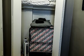 DTWN 2 Bed Condo with King Bed and Gym