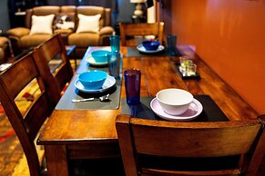 DTWN 2 Bed Condo with King Bed and Gym