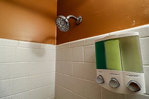 DTWN 2 Bed Condo with King Bed and Gym