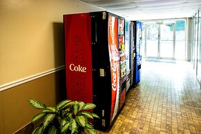 DTWN 2 Bed Condo with King Bed and Gym