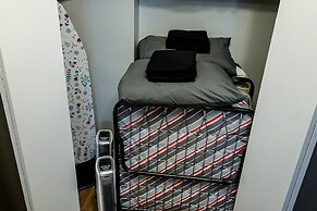 DTWN 2 Bed Condo with King Bed and Gym