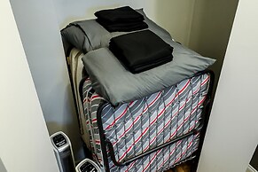 DTWN 2 Bed Condo with King Bed and Gym