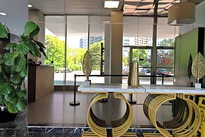 DTWN 2 Bed Condo with King Bed and Gym