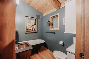 81sl - Hot Tub - Wifi - Pets Ok - Sleeps 4