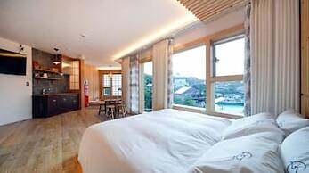 Groove-in Cafe Pension