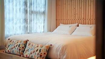 Groove-in Cafe Pension