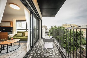 Stylish 2BR Apt with Balcony and View
