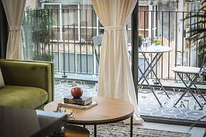 Stylish 2BR Apt with Balcony and View
