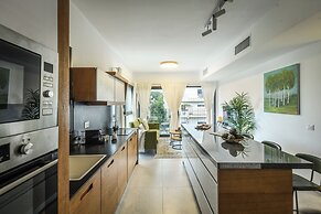 Stylish 2BR Apt with Balcony and View