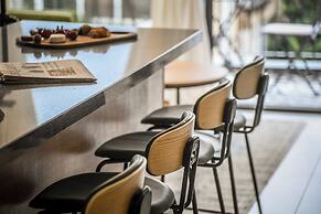 Stylish 2BR Apt with Balcony and View