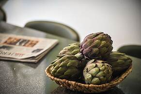 Stylish 2BR Apt with Balcony and View